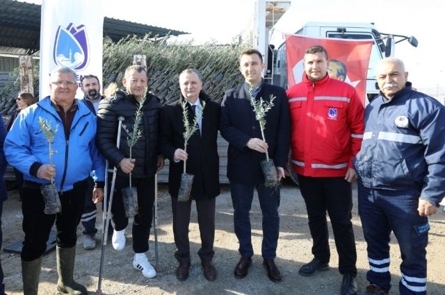 yunusemre-belediyesi'nden-kirsal-kalkinma-icin-21-bin-fidan-destegi