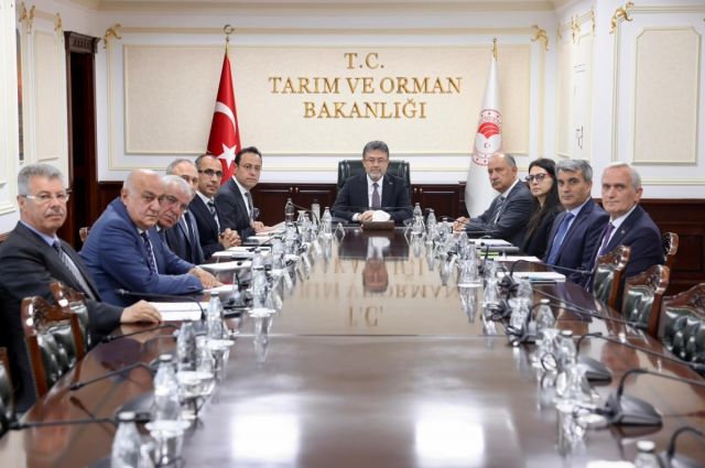 akay,-bakan-yumakli’nin-seker-sektoru-toplantisina-katildi