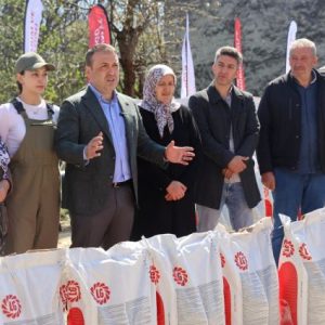 bilecik’te-yuzde-50-hibeli-aycicegi-tohumu-ciftcilere-dagitildi