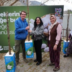 eskisehir-buyuksehir-saricakaya'da-ureticiye-dut-fidani-dagitti