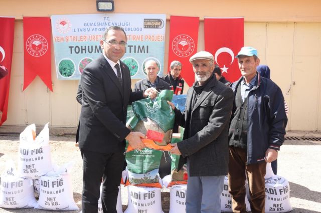 tarim-mudurlugu-ciftcilere-yuzde-50-hibeli-tohum-dagitti