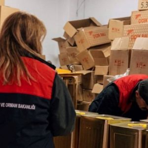 pamukkale’de-4-ton-sahte-bal-ele-gecirildi