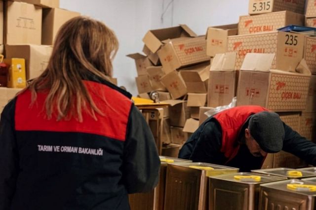 pamukkale’de-4-ton-sahte-bal-ele-gecirildi