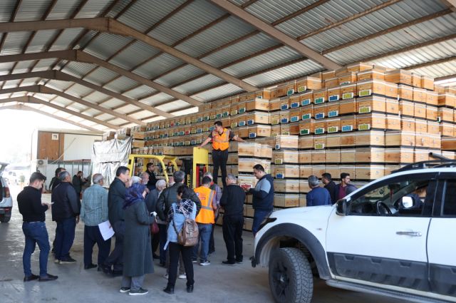 antalya-buyuksehir-400-ureticiye-ari-kovani-destegi-verdi