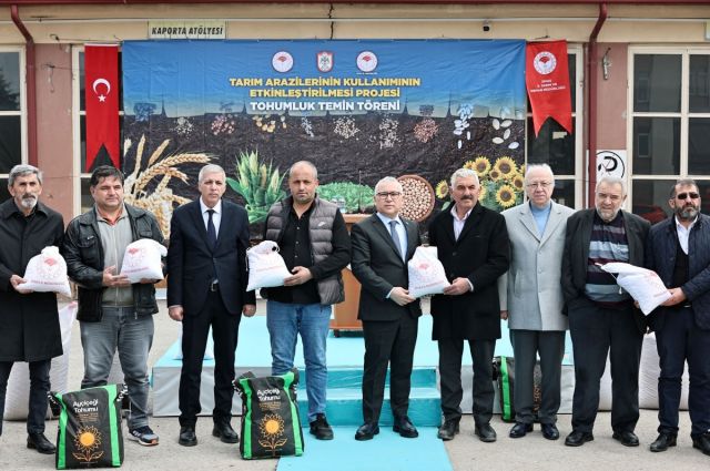 sivas’ta-take-projesiyle-nohut-ve-aycicegi-dagitildi