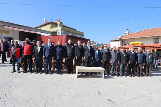 usak’ta-74-bin-zeytin-fidani-ureticiye-dagitildi