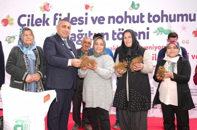 adana-buyuksehir-tufanbeyli’de-70-bin-fide,-20-ton-nohut-dagitti