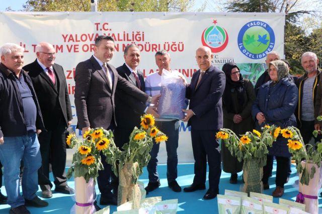 yalova’da-ureticilere-aycicegi-ve-fasulye-tohumu-dagitildi