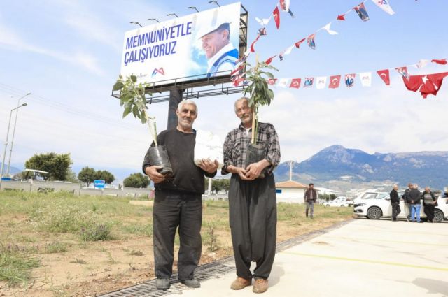 mersin-bb-anamur’da-ureticilere-binlerce-avokado-fidani-dagitti