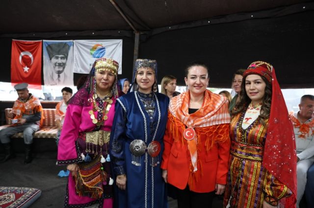 kumluca-festivali’nde-yoruk-atesi-yakildi