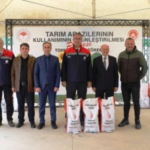 terme’de-sorgum-sudan-otu-tohumu-ureticilere-dagitildi