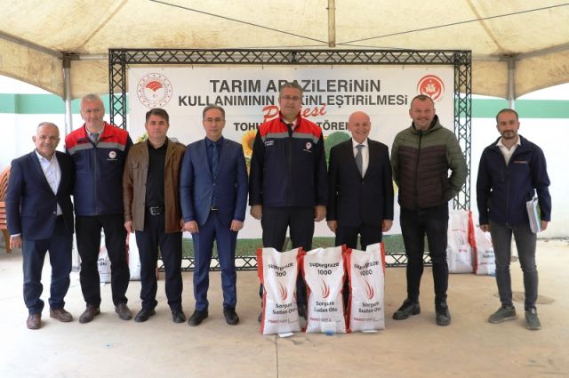 terme’de-sorgum-sudan-otu-tohumu-ureticilere-dagitildi