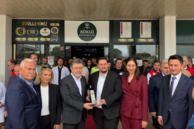 bakan-yumakli-ayvalik'ta:-turkiye-zeytinyaginda-dunya-ikincisi