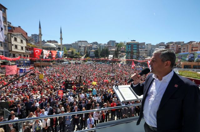 ozgur-ozel’den-rize’de-cay-cikisi:-kilosu-40-lira-olmali