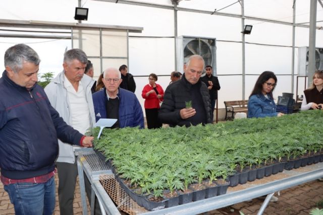 tbb-tarim-komisyonu-sanliurfa'da-uretim-sahalarini-gezdi