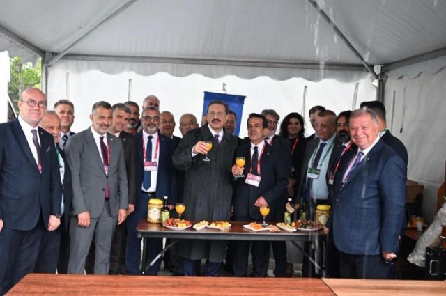 atb,-tobb-genel-kurulu’nda-antalya-urunlerini-tanitti