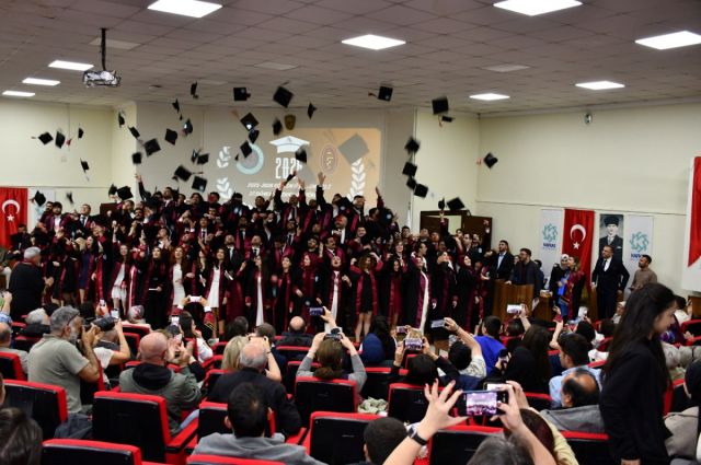 kafkas-universitesi-veteriner-fakultesi-mezuniyet-toreni-yapti