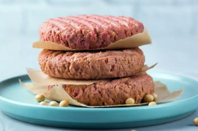 almanya’da-yapay-et-ve-alternatif-protein-sektorunde-duraklama:-uretim-2025-yilinda-ilk-kez-dustu!