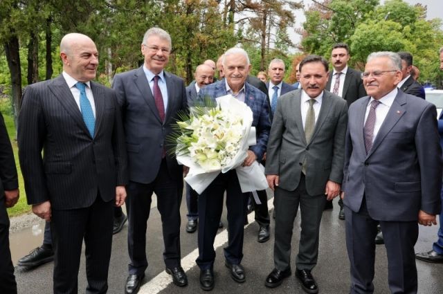 binali-yildirim-kayseri-seker-fabrikasini-ziyaret-etti
