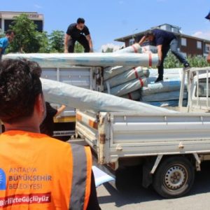 antalya-buyuksehir-gazipasa'da-sera-naylonu-destegi-verdi