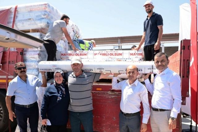 denizli-buyuksehir,-kale’de-485-ureticiye-sera-naylonu-dagitti