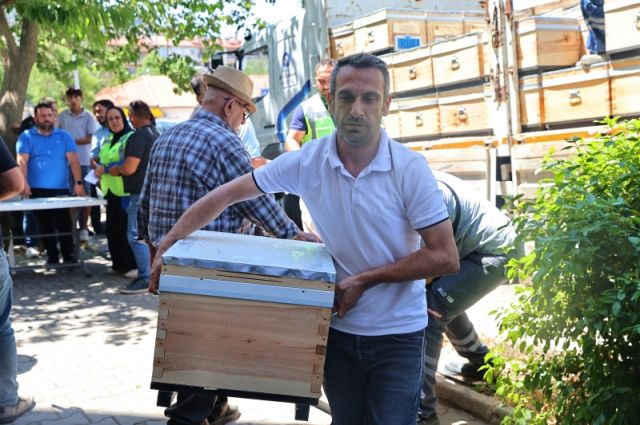 antalya-buyuksehir,-gundogmus-ve-ibradi'nda-ari-kovani-destegi