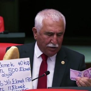 kadim-durmaz:-200-tl'nin-alim-gucu-500-ekmekten-11-ekmege-dustu