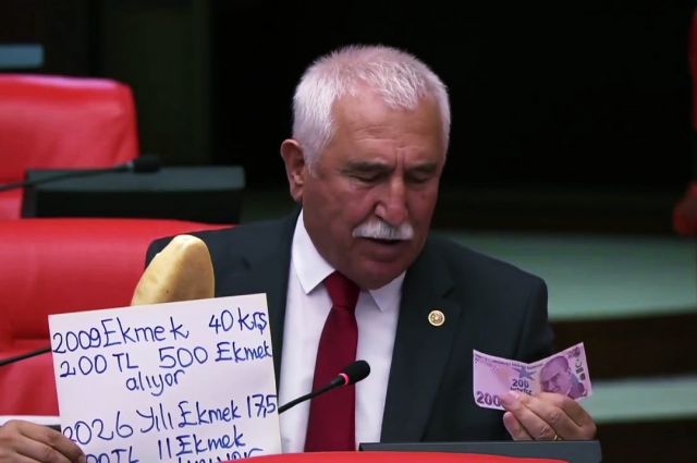 kadim-durmaz:-200-tl'nin-alim-gucu-500-ekmekten-11-ekmege-dustu