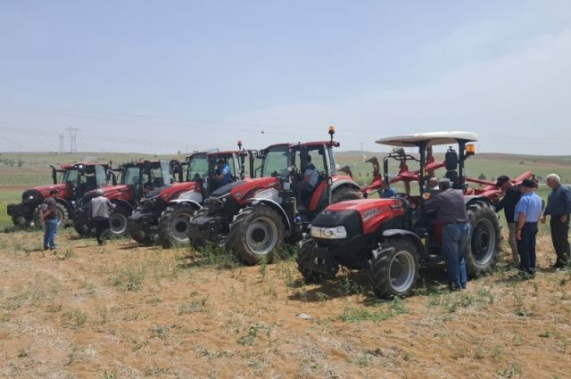 turktraktor,-tarla-gunleri'nde-4-bin-ciftciyle-bulustu