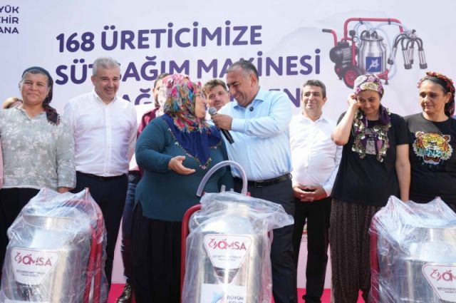 adana-buyuksehir'den-ureticilere-168-sut-sagim-makinesi