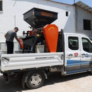 antalya’da-ureticilere-yem-ezme-makinesi-destegi