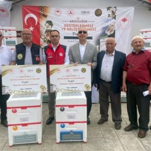 giresun’da-100-ariciya-2-bin-strafor-kovan-dagitildi