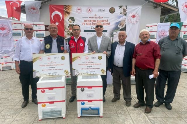 giresun’da-100-ariciya-2-bin-strafor-kovan-dagitildi