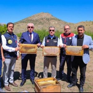 bayburt’ta-430-kovanda-bal-sagimi-gerceklestirildi
