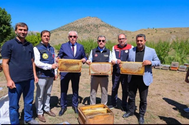 bayburt’ta-430-kovanda-bal-sagimi-gerceklestirildi