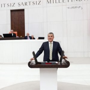 ayhan-barut,-adana’da-ciftci-borclarinin-ertelenmesini-istedi